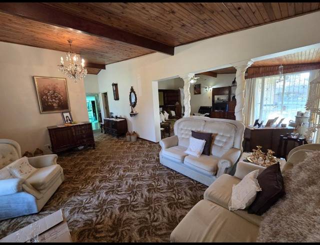 3 BEDROOM HOUSE FOR SALE IN SINOVILLE